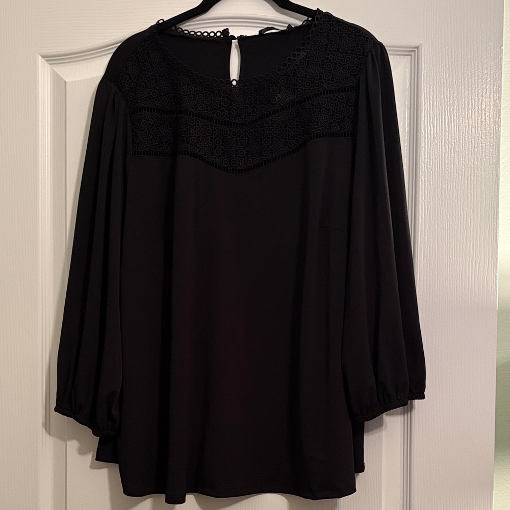 Adrianna Papell 2X Blouse with Intriciate Lacy Detail Like New